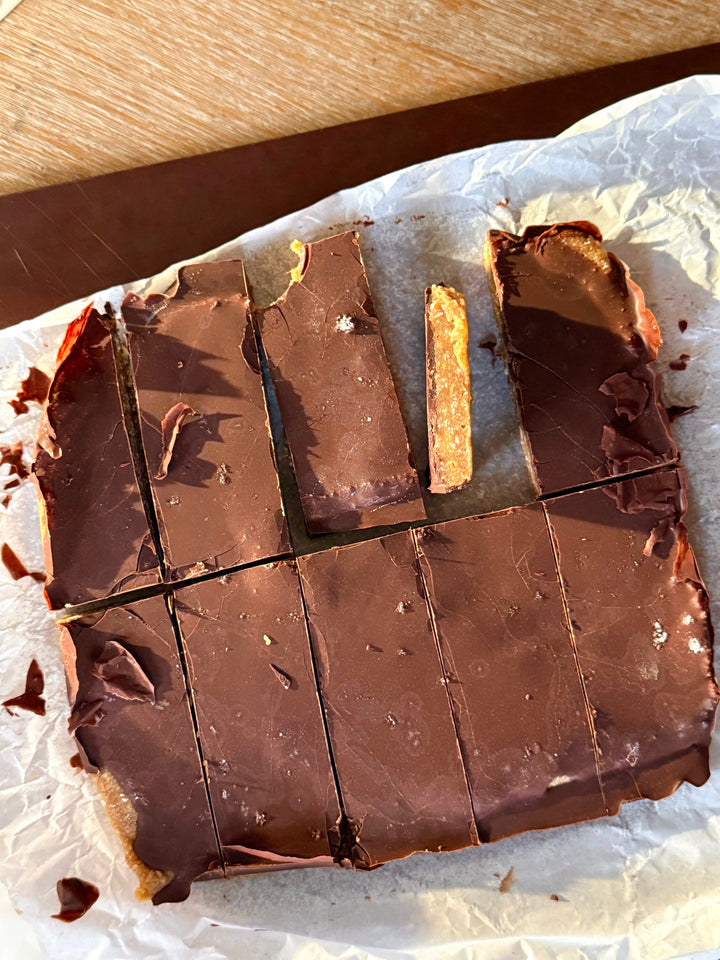 High-Protein Chocolate Bars (NO-BAKE, 15g Protein Per Bar)